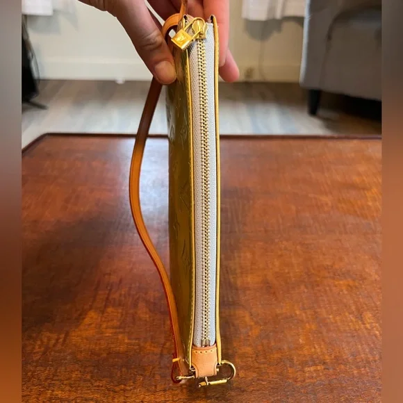 Louis Vuitton Lexington Pochette - Picture 11 of 14